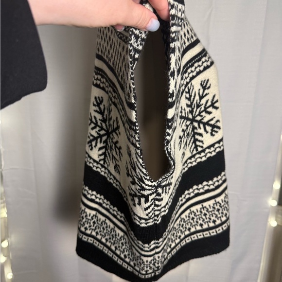 Shosho Black and White Snowflake Sweater - Picture 2 of 7